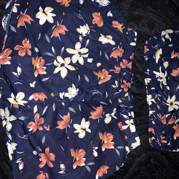 Never worn!!, bought two of the same outfits - Picture 2 of 4